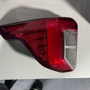 2020 - 2024 Ford Explorer Taillight